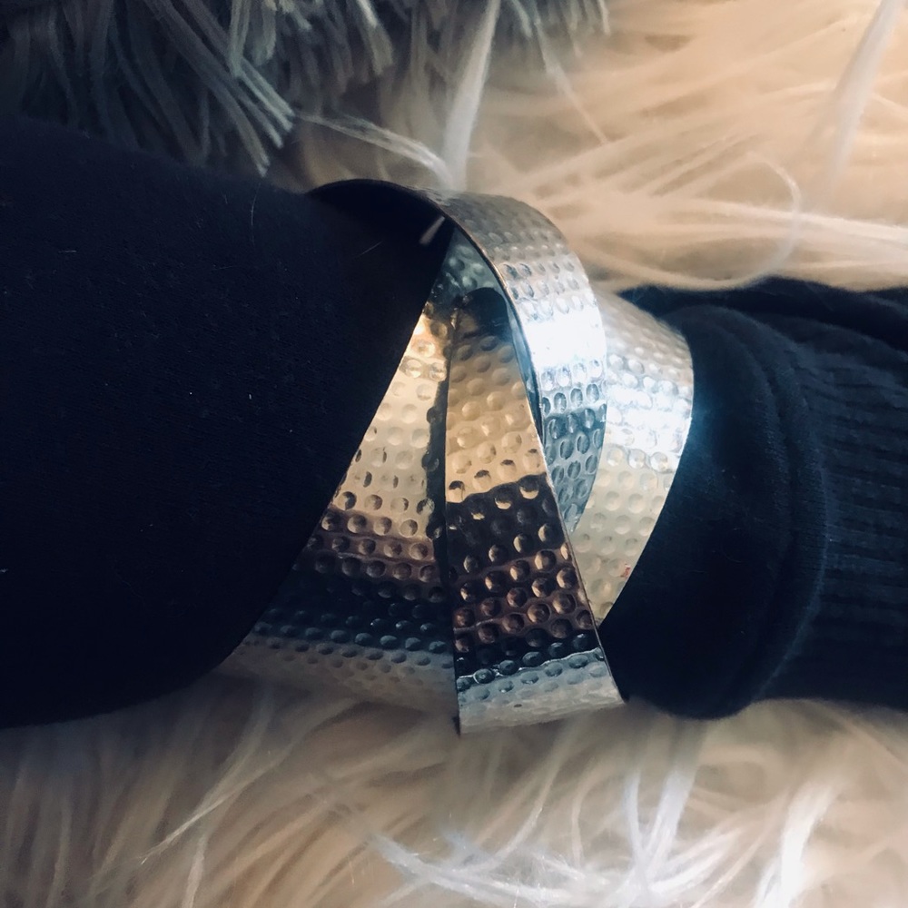 Metal design cuff